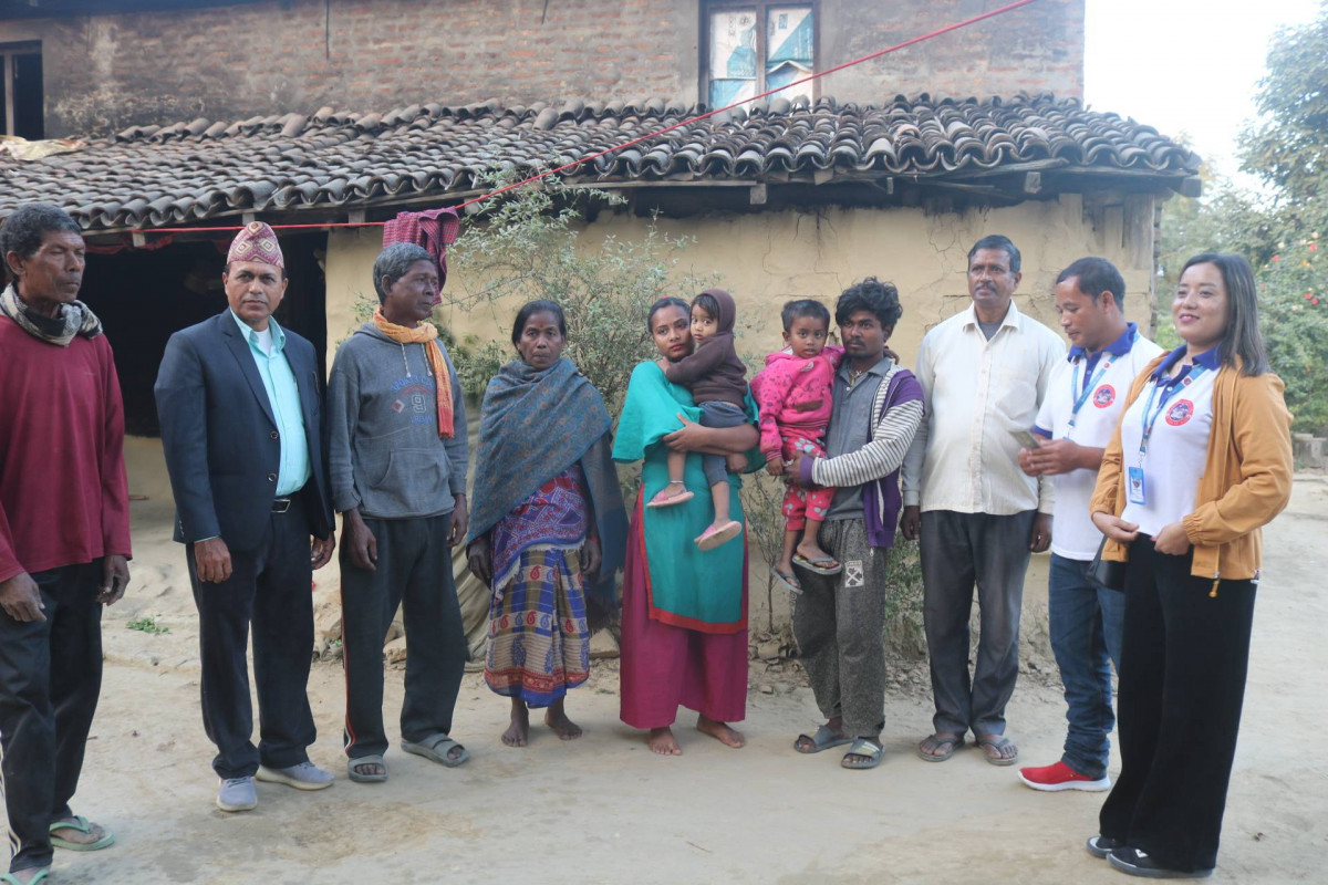 मगरसंसारद्वारा देउसी खेलेर संकलन गरेको रकम विपन्न परिवारलाई सहयोग