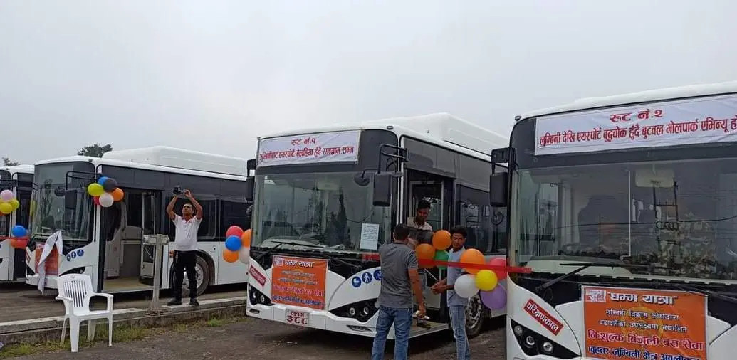 उद्घाटन भएको १ महिनापछी लुम्बिनीमै थन्कियो विद्युतीय बस