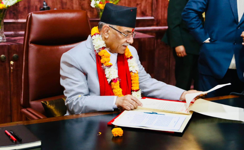 मोबाइल फोनमा लाग्ने भन्सार तत्काल लागु नगर्न प्रधानमन्त्री प्रचण्डको निर्देशन