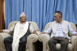 लुम्बिनी प्रदेशका सभामुख घर्ती र बुटवल उपमहानगरपालिकाका प्रमुख पाण्डेयबीच भेटवार्ता