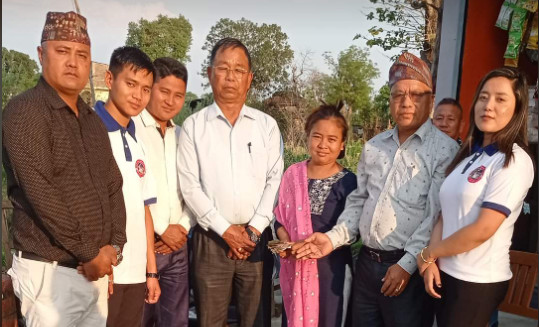 मगर संसार द्वारा तिलोत्तमा निवासी मृगौला पीडित तुलसा दर्लामीलाई आर्थिक सहयोग प्रदान