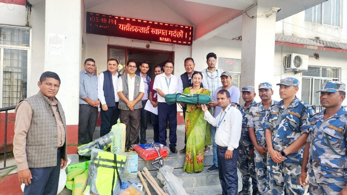देवदह नगरपालिकाद्वारा विपत उद्धार सामाग्री वितरण