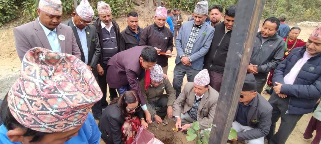 देवदहको उजेरीमा सामुदायिक भवनको शिलान्यास