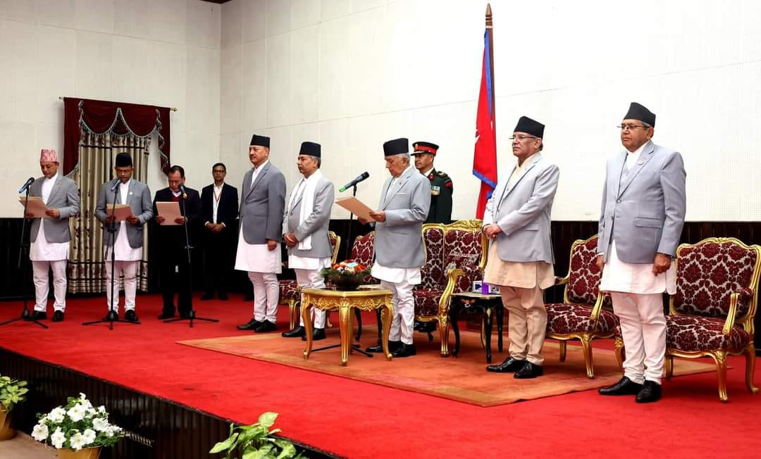 सत्ता समीकरण परिवर्तन भए संगै तीन मन्त्रीले लिए शपथ