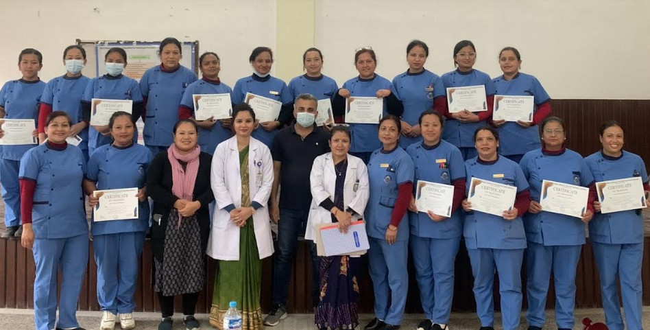 नेपाल मेडिकल कलेजका स्टाफ नर्सहरुलाई लाइफ सपोर्टको तालिम