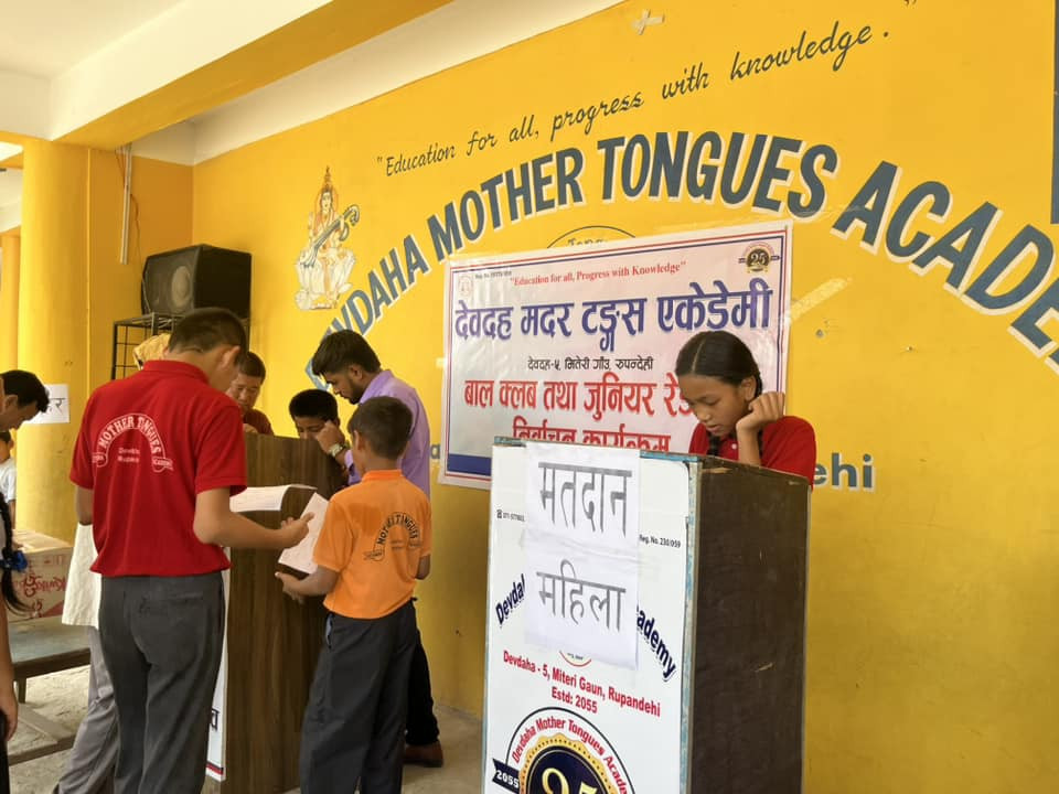 देवदह मदर टङ्स एकेडेमीमा नमुना मतदानको अभ्यास