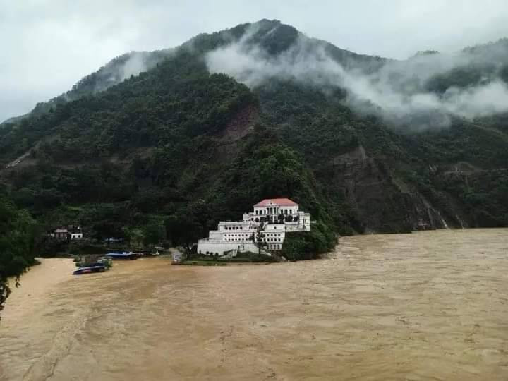 वर्षाले देशभर जनजीवन प्रभावित ( १५ तस्विरमा हेर्नुहोस)