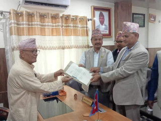 लुम्बिनी प्रदेशको मुख्यमन्त्रीका लागि एमालेका आचार्यको दावी पेश