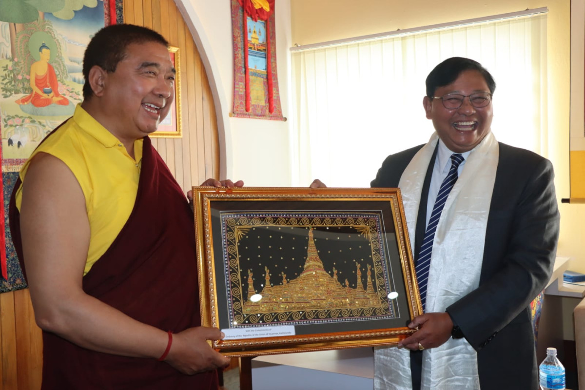 लुम्बिनी विकास कोषका उपाध्यक्ष डा.लामा र म्यानमारका राजदुतविच भेटवार्ता