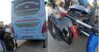 देवदहमा बसले मोटरसाइकललाई ठक्कर दियो, २२ वर्षीय युवा घाइते
