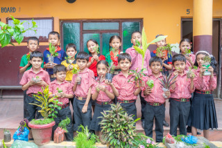 विश्व वातावरण दिवसको अवसरमा ग्रिन प्लान्ट आवासीय मा.वि.मा वृक्षारोपण कार्यक्रम