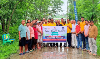 देवदह मगरघाटमा रोटरी क्लबको सहयोग : ६ आरसीसी कुर्सी हस्तान्तरण