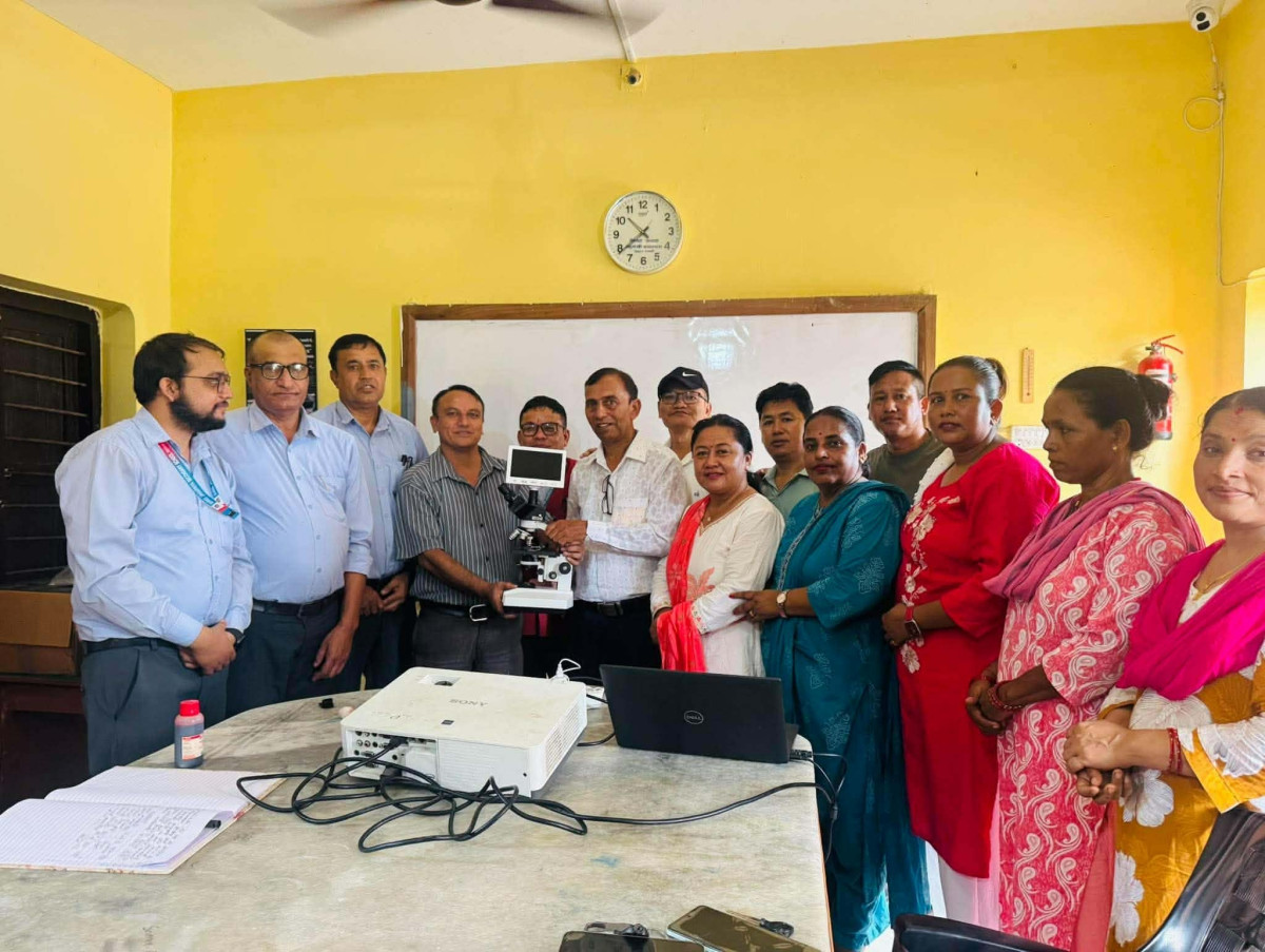 जनप्रिय माध्यमिक विद्यालयलाई ४५ हजार बराबरको कम्पाउण्ड माइक्रोस्कोप हस्तान्तरण