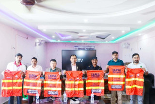 देवदहमा विद्यालयका चालक तथा सहचालकलाई रिफ्लेक्टिभ ज्याकेट वितरण